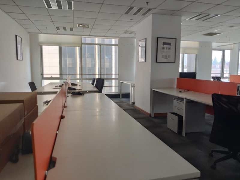华闻国际大厦华闻国际大厦，精装修带家具，地铁口附近，交通方便