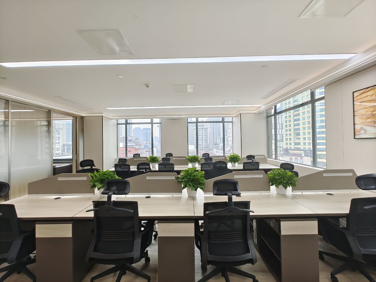 华设大厦2/10南京东路，华设大厦，390.48平米，精装修带家具