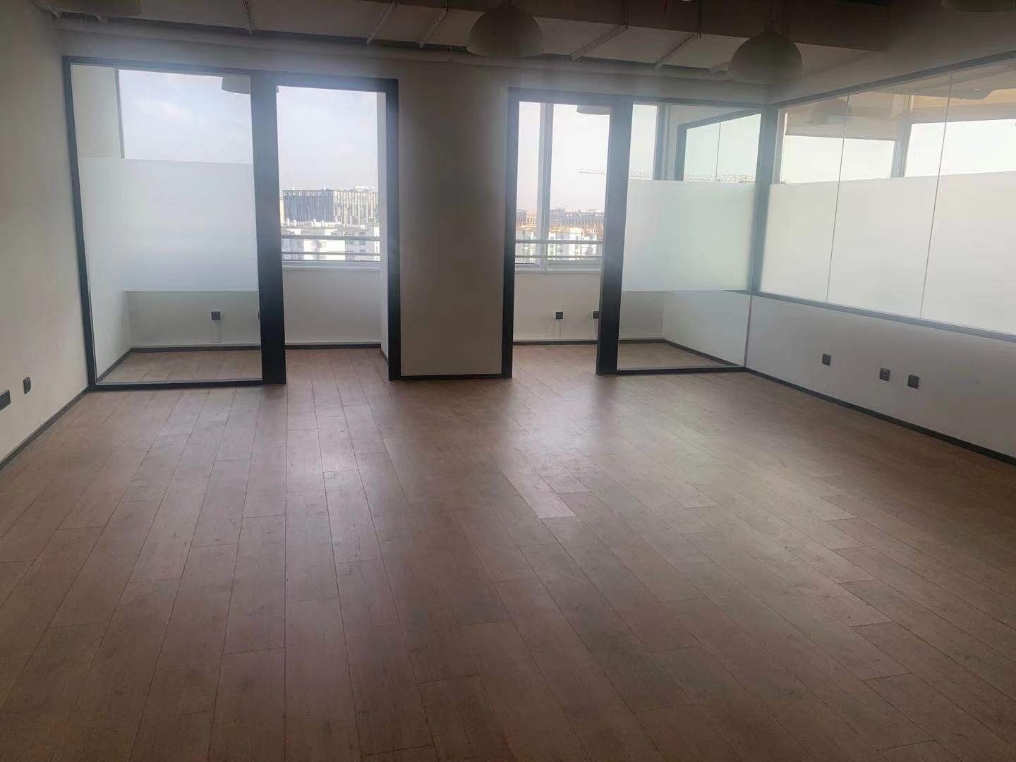 建滔广场上下班方便，户型方正，看房随时