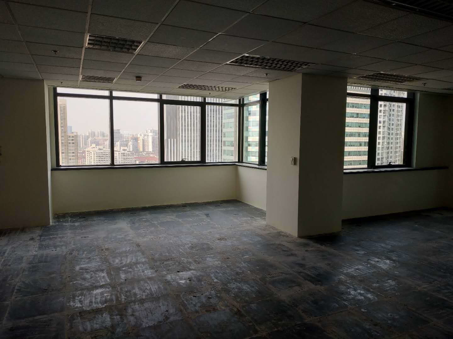 安泰大楼虹桥开发区安泰大厦，标准交付，全景落地窗