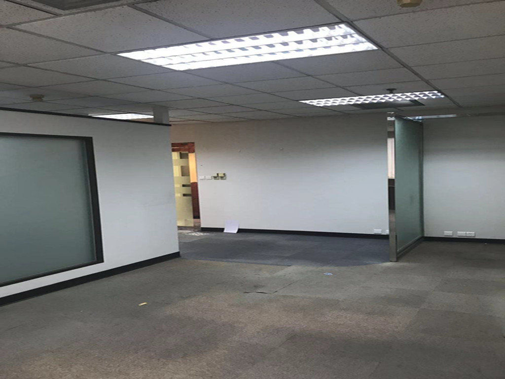 东方国际大厦房型方正带家具　价格实惠