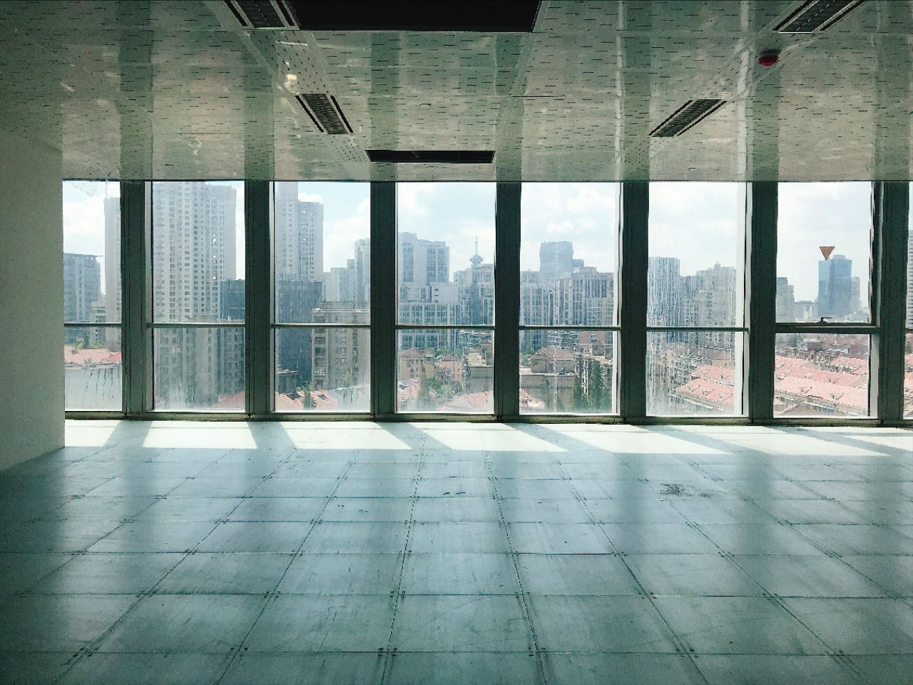 上海长宁国际发展广场长宁国际发展大厦，地铁34/10号线，免租期6个月起