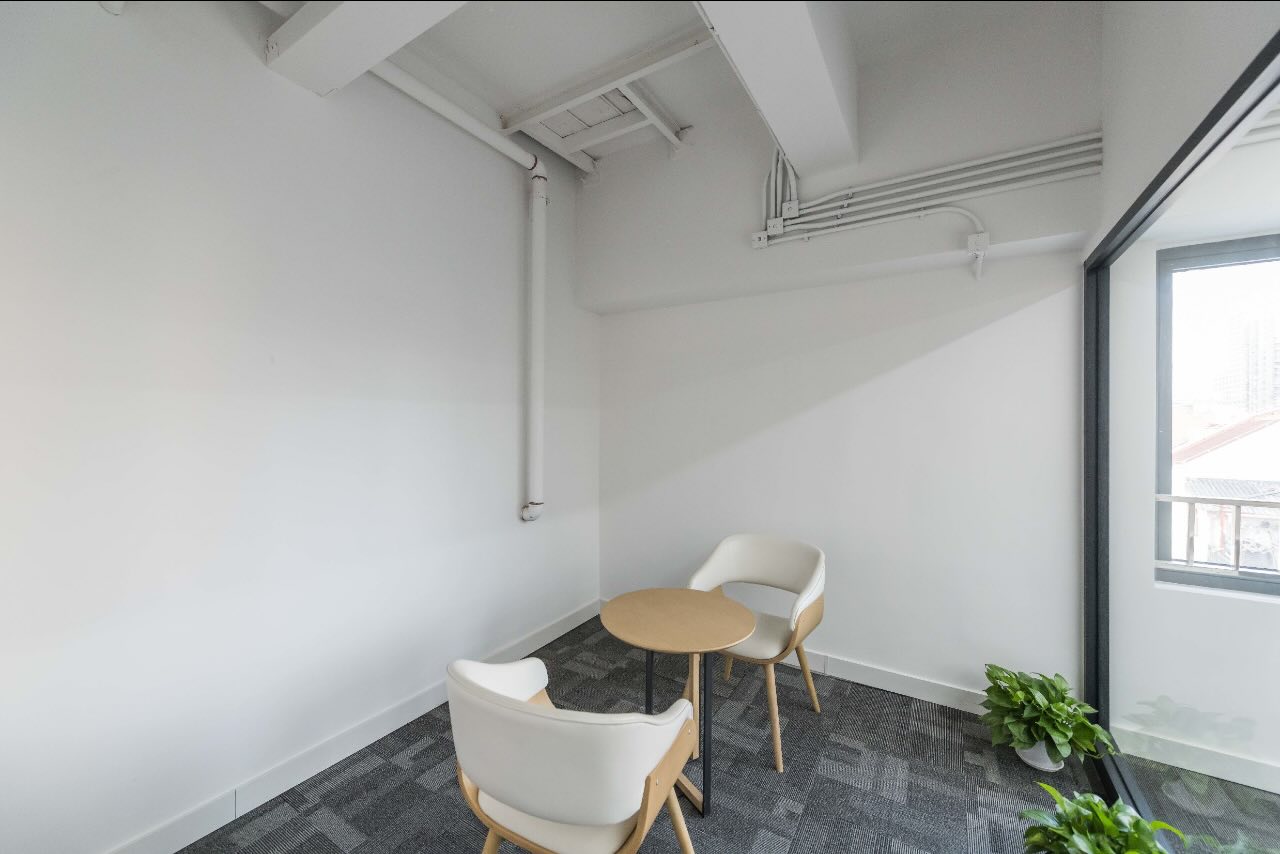 万众大厦江苏路延安西路，万众大厦，全新改造，面积全定制装修
