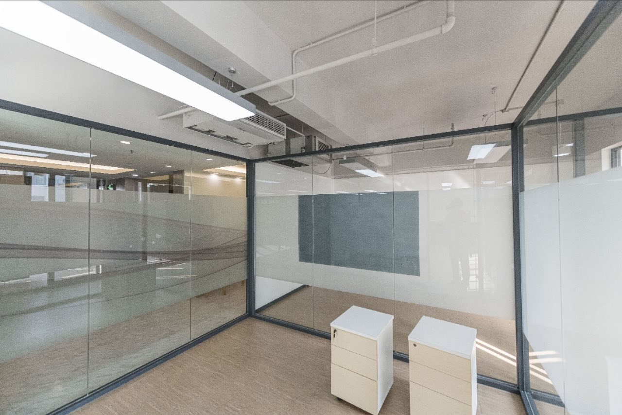 东华大学国家大学科技园凌空板块，地铁2号线淞虹路旁，精装修带家具
