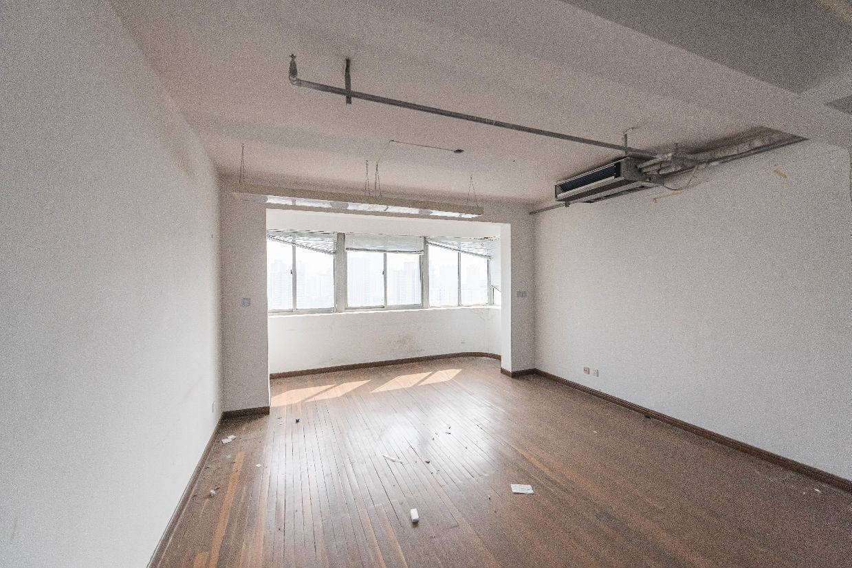 中西大厦2号线和11号线江苏地铁站，小面积出租，户型方正