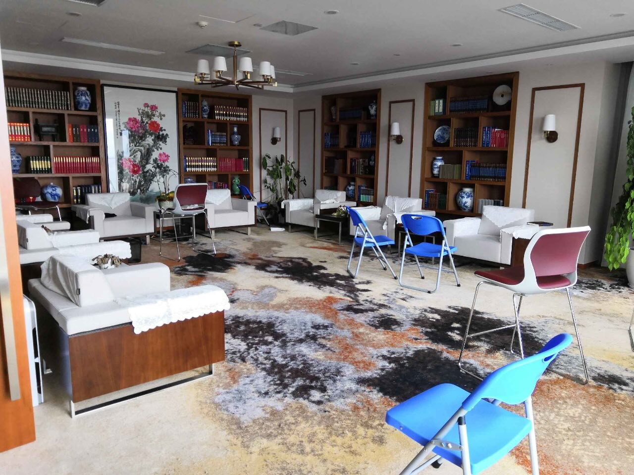 SOHO天山广场Soho天山顶楼整层带露台，精装带家具，2号线
