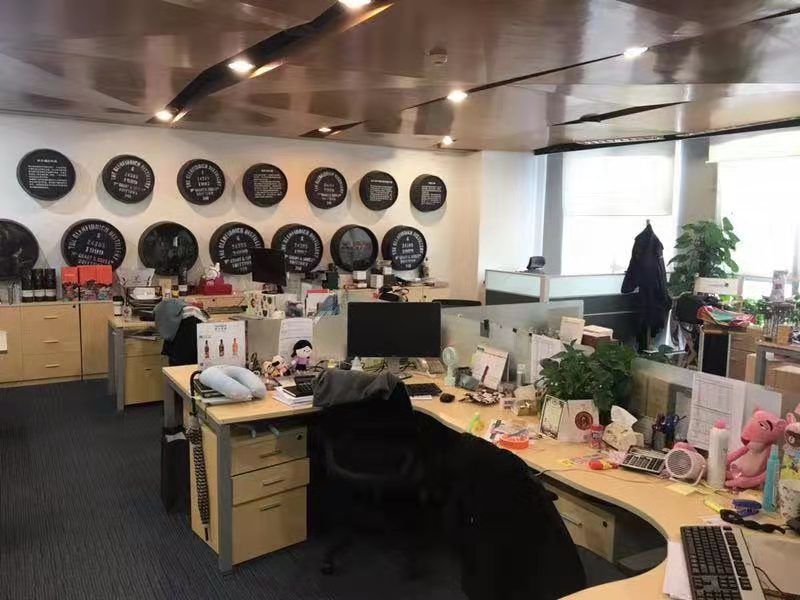 SOHO中山广场虹桥路地铁站精装全配带家具拎包办公