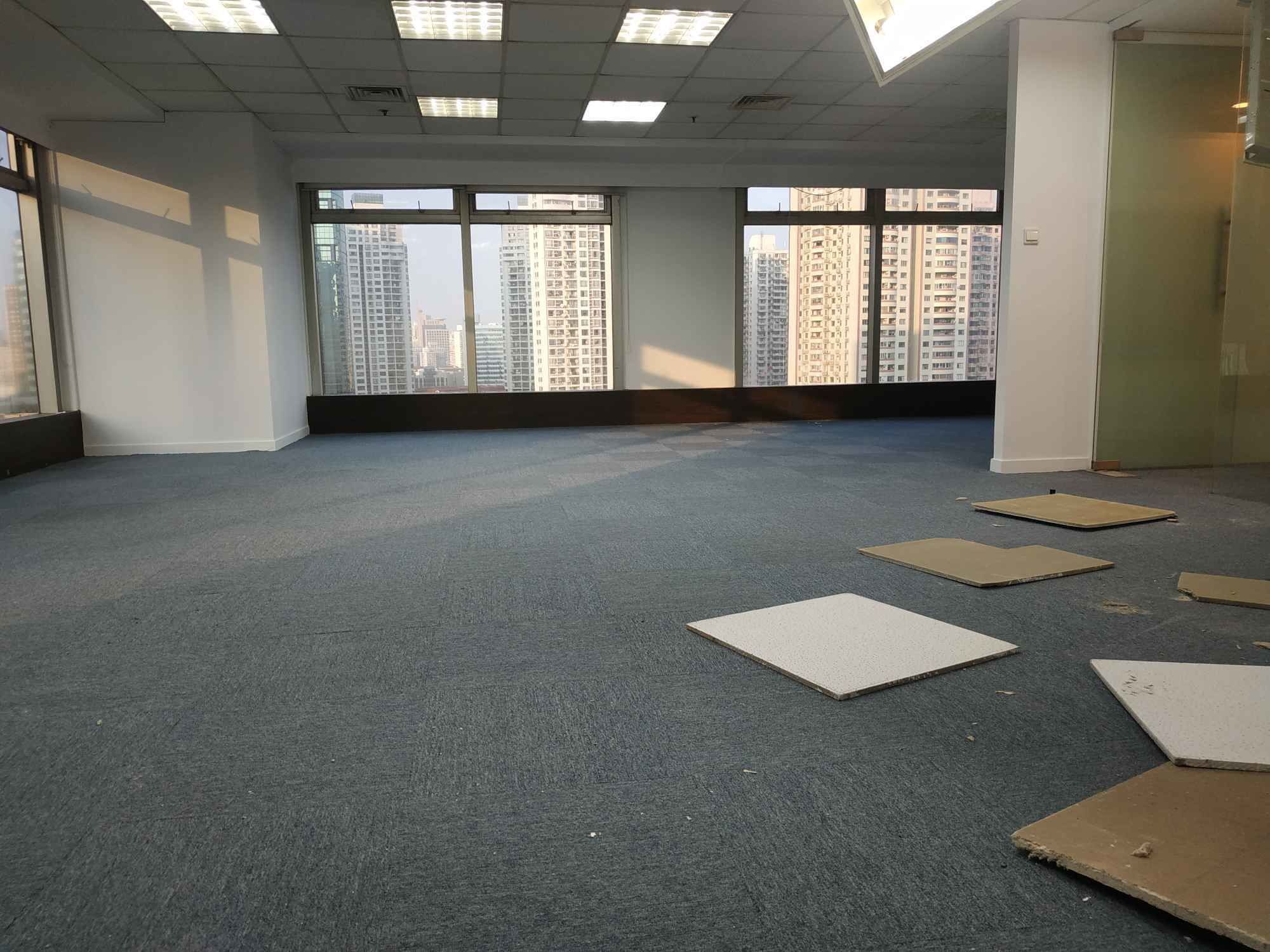 仲盛金融中心房子高层，采光非常好带一个独立前台，看房随时
