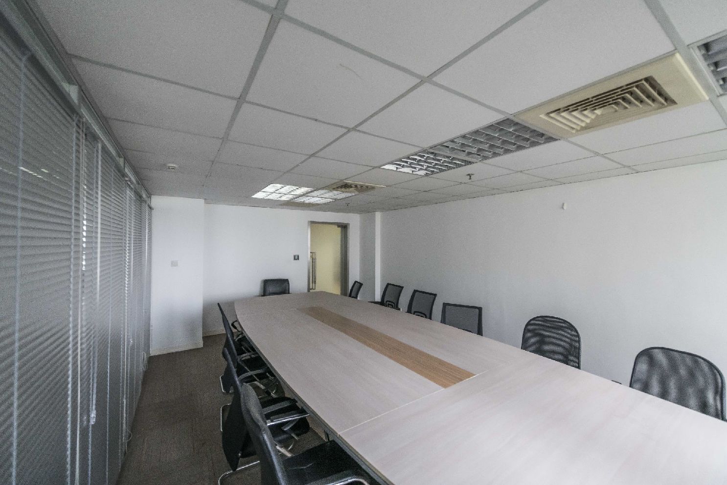 现代广场2号线娄山关路带装修家具，实拍好楼