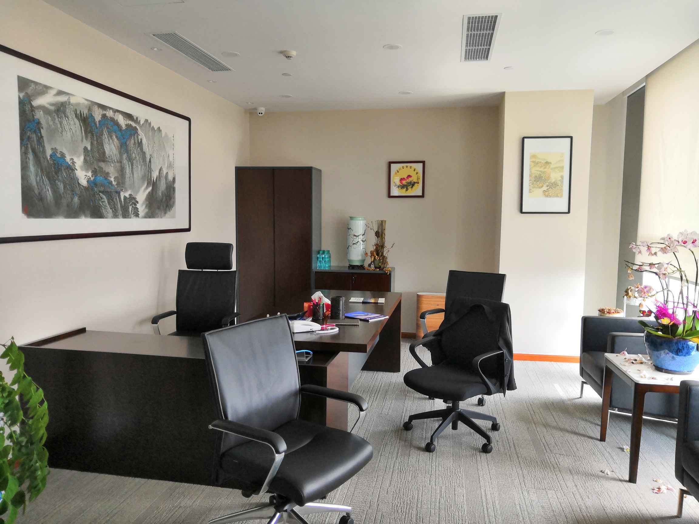 SOHO天山广场Soho天山顶楼整层带露台，精装带家具，2号线