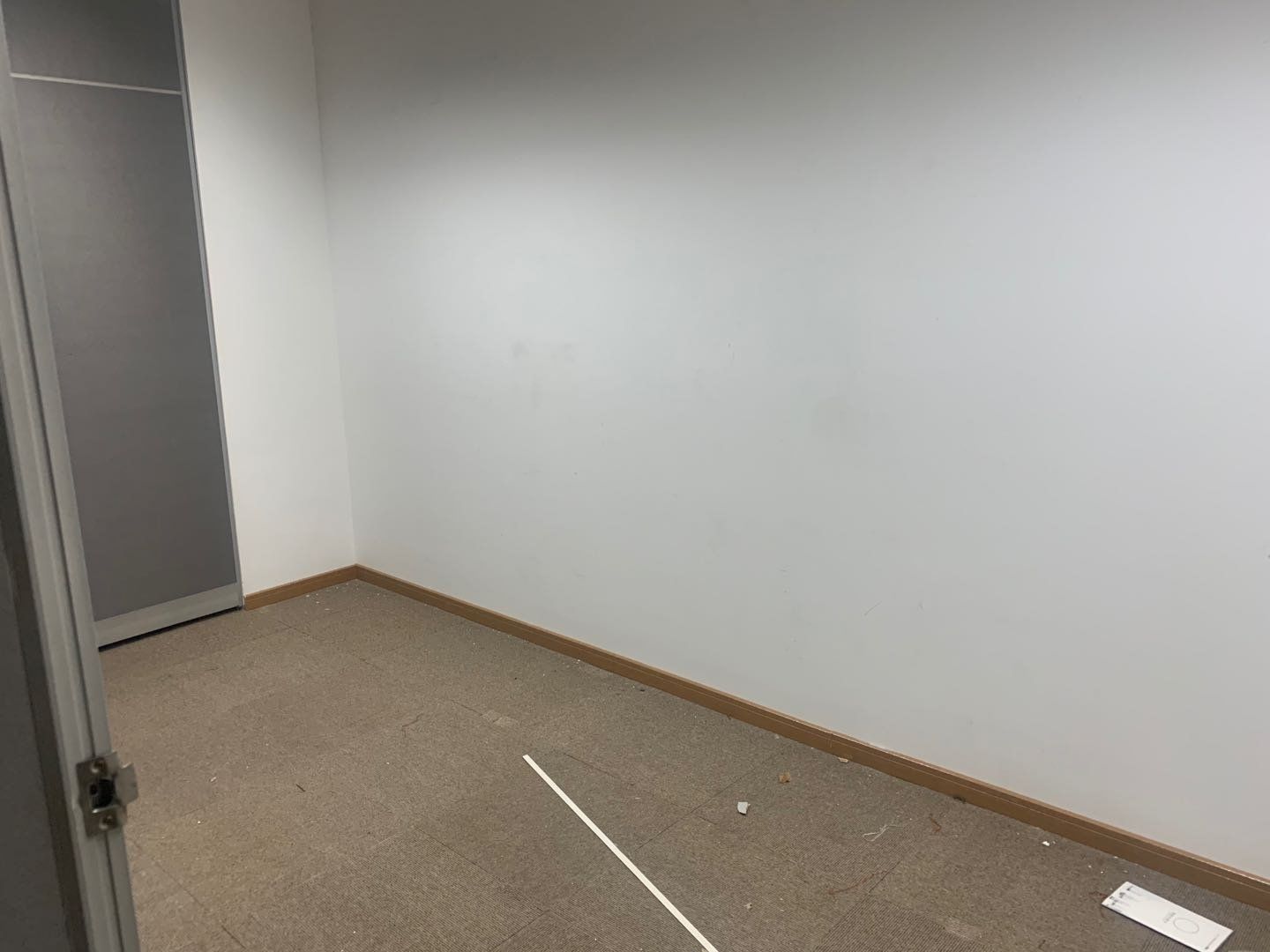 申亚金融广场江苏路双轨交汇 简单装修带隔断近太平洋