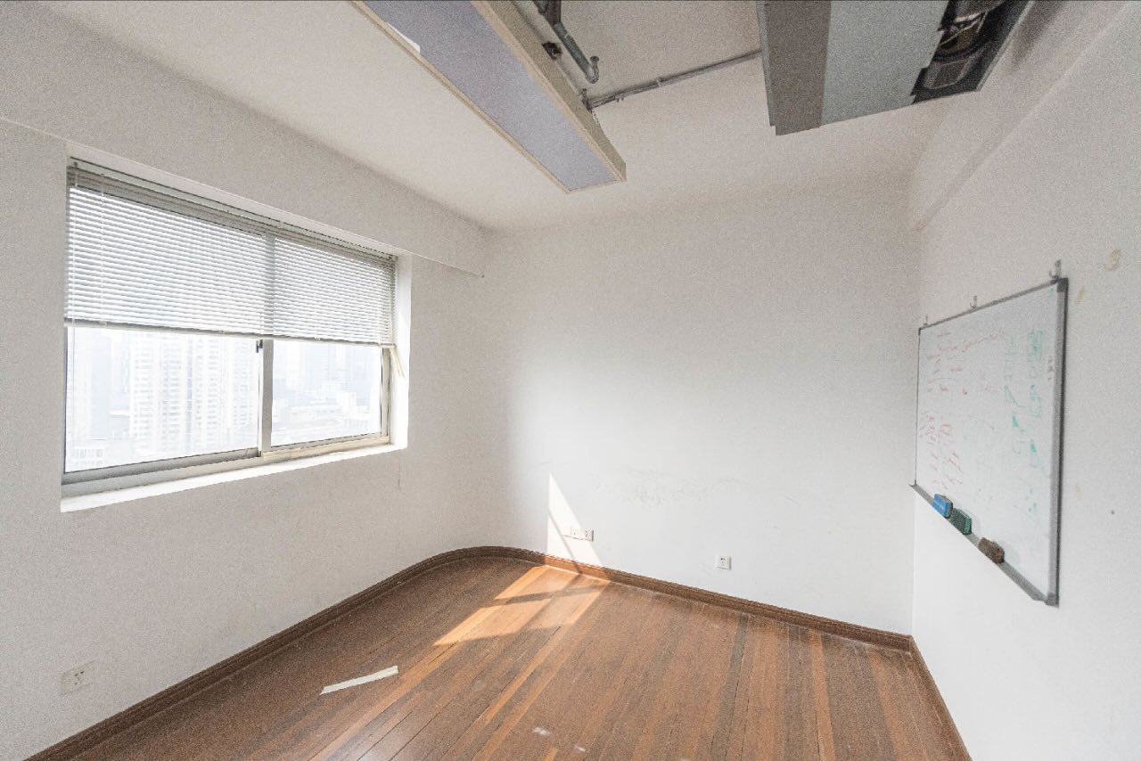 中西大厦2号线和11号线江苏地铁站，小面积出租，户型方正
