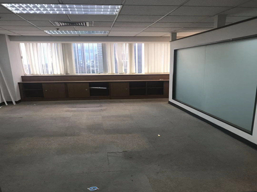 东方国际大厦房型方正带家具　价格实惠
