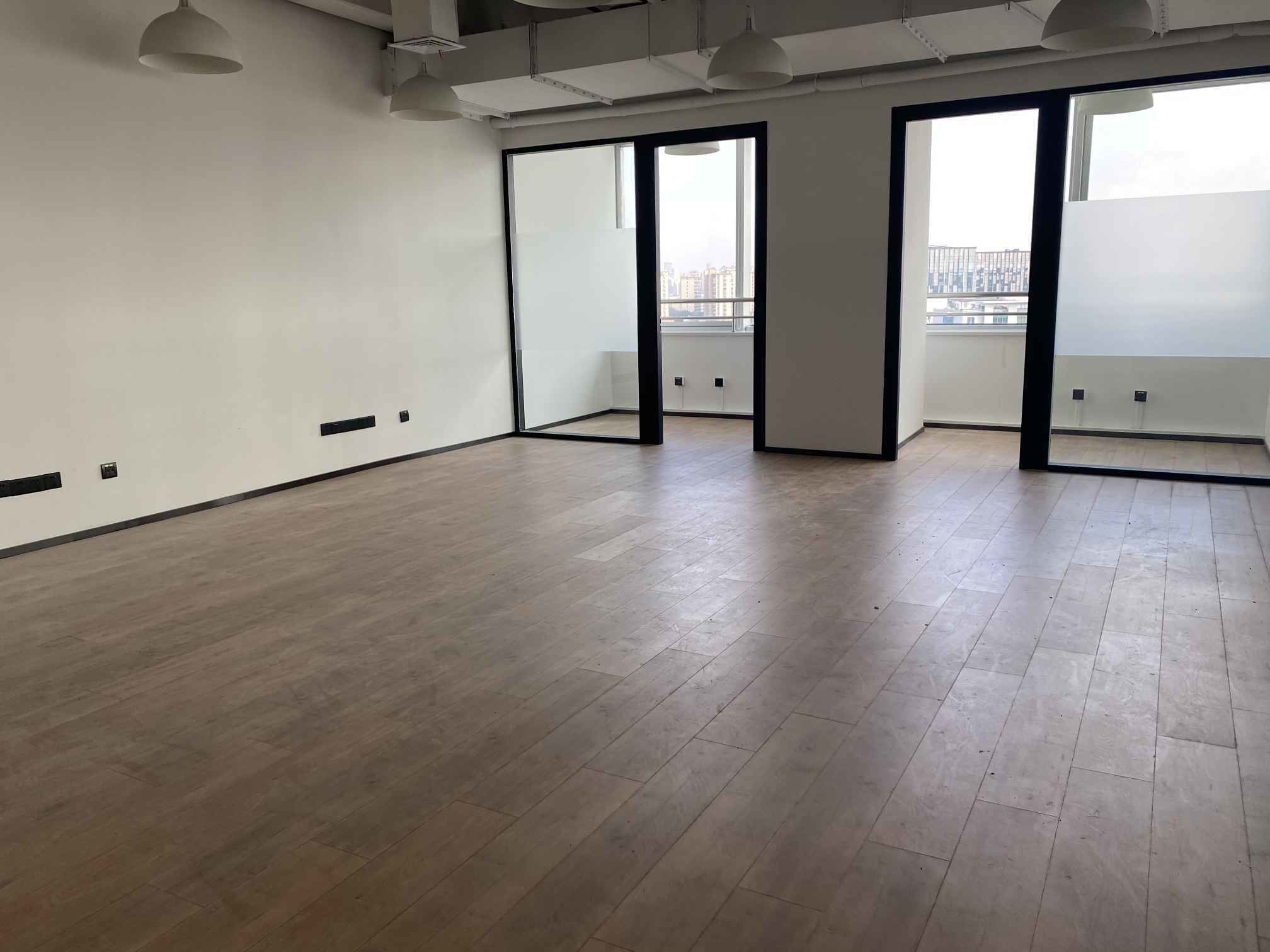 建滔广场上下班方便，户型方正，看房随时