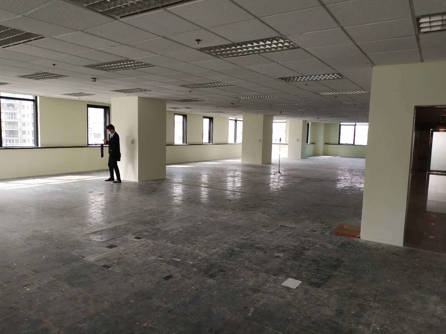 安泰大楼虹桥开发区安泰大厦，标准交付，全景落地窗