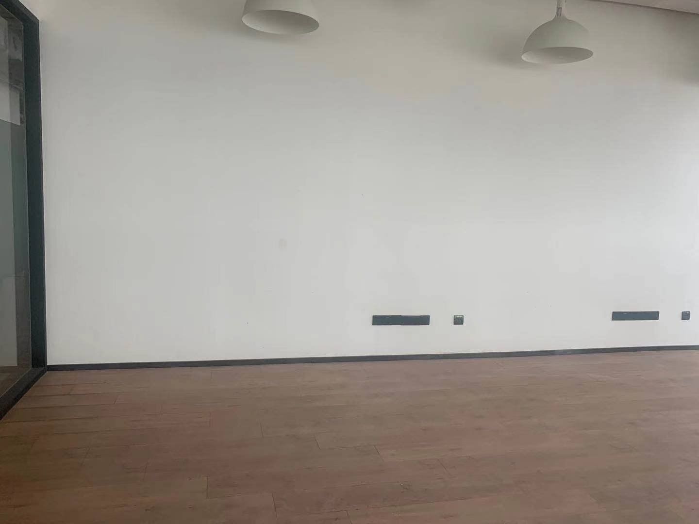 建滔广场淞虹路地铁站精装小面积办公室出租
