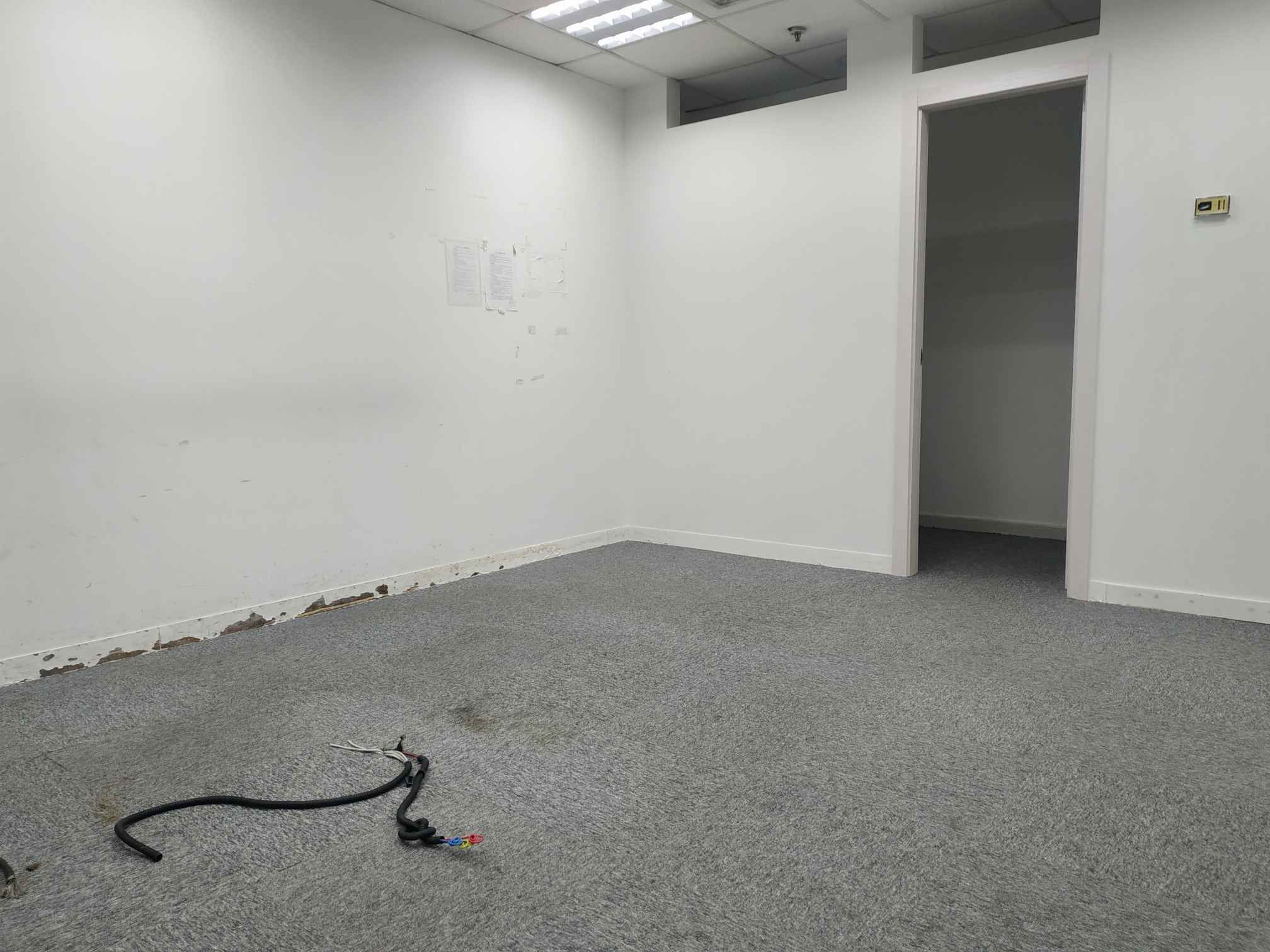 仲盛金融中心2号线娄山关路，精装全配带家具，高区采光好