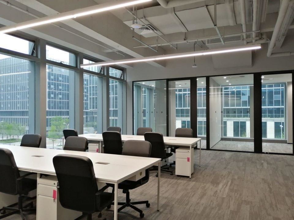 东方国际大厦虹桥开发区，东方国际大厦，大开间，户型方正