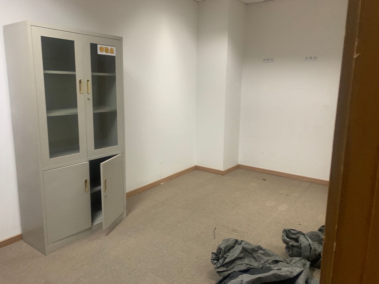 申亚金融广场江苏路双轨交汇 简单装修带隔断近太平洋