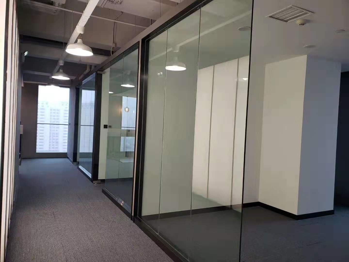 SOHO天山广场精装带家具　房型方正　2号线地铁直达