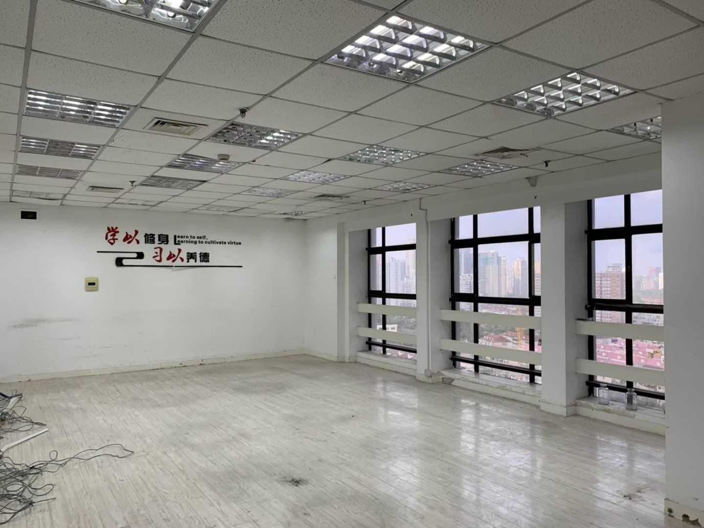 申亚金融广场小业主房源性价比高  高区户型方正