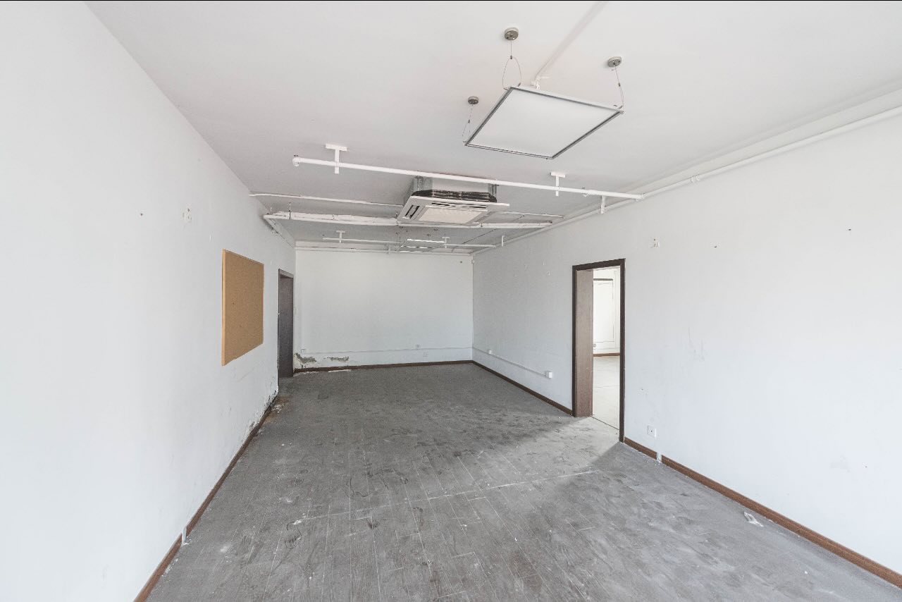 中西大厦江苏路中山公园双商圈，近地铁通上下水