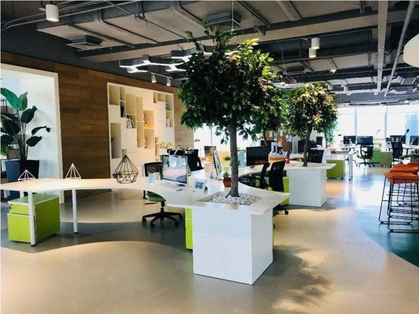 虹桥路地铁站，交通方便，227平，精装带家具