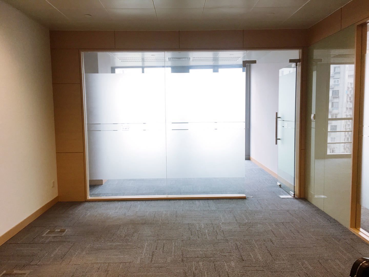 SOHO中山广场精装带家具，房型方正，10号线100米