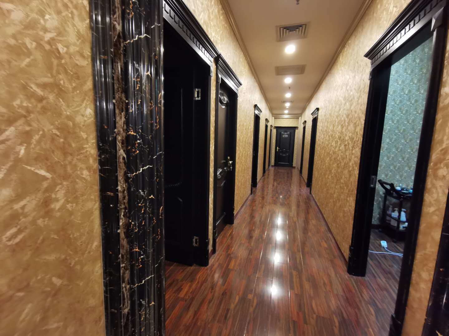 二百永新大厦淮海路商圈，二百永新大厦，近久事复兴大厦，价格可谈
