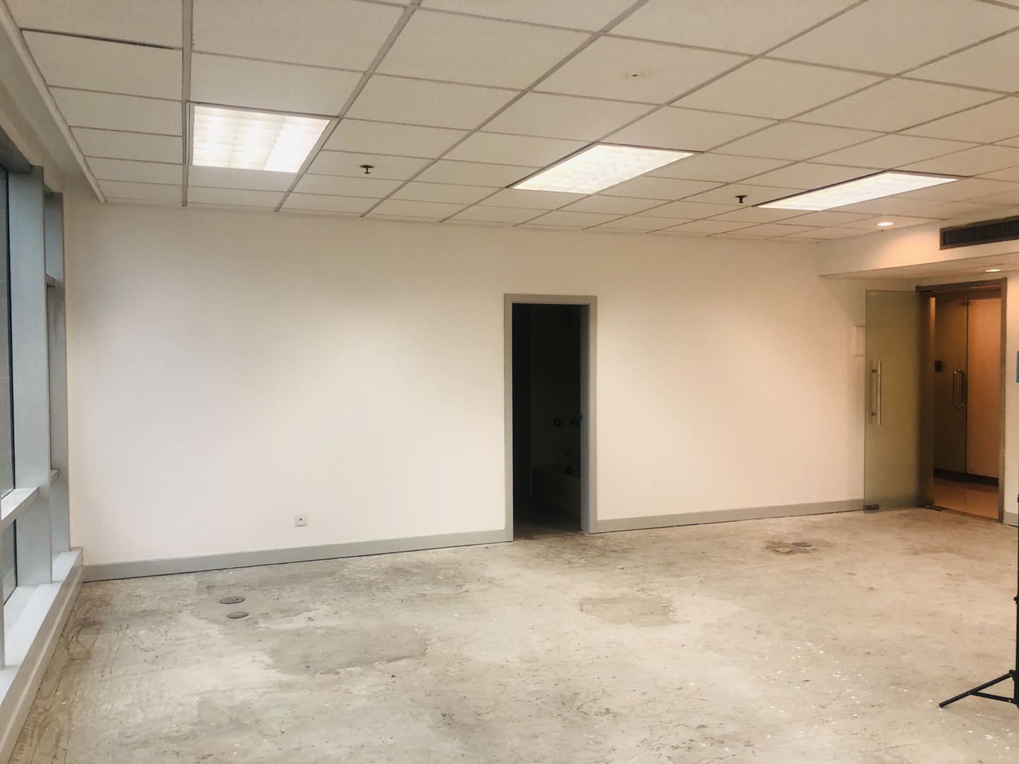 久事复兴大厦淮海中路久事复兴大厦 小面积96方出租 简单装修