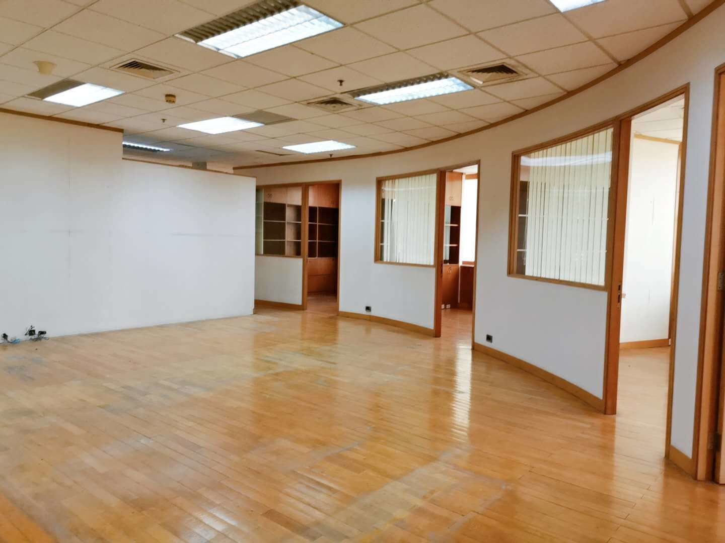 二百永新大厦淮海路商圈二百永新大厦370平精装修拎包办公