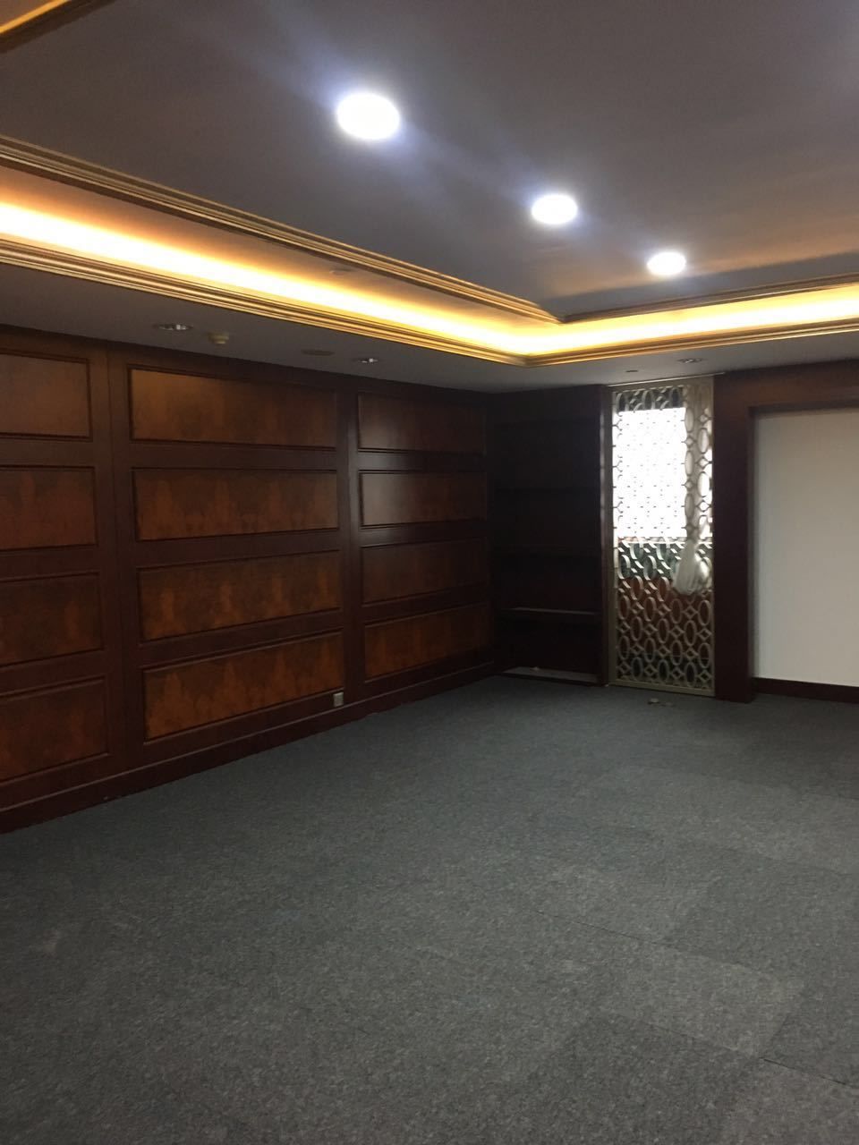 中外运大厦南京东路核心板块，中外运大厦。物流公司可以看来