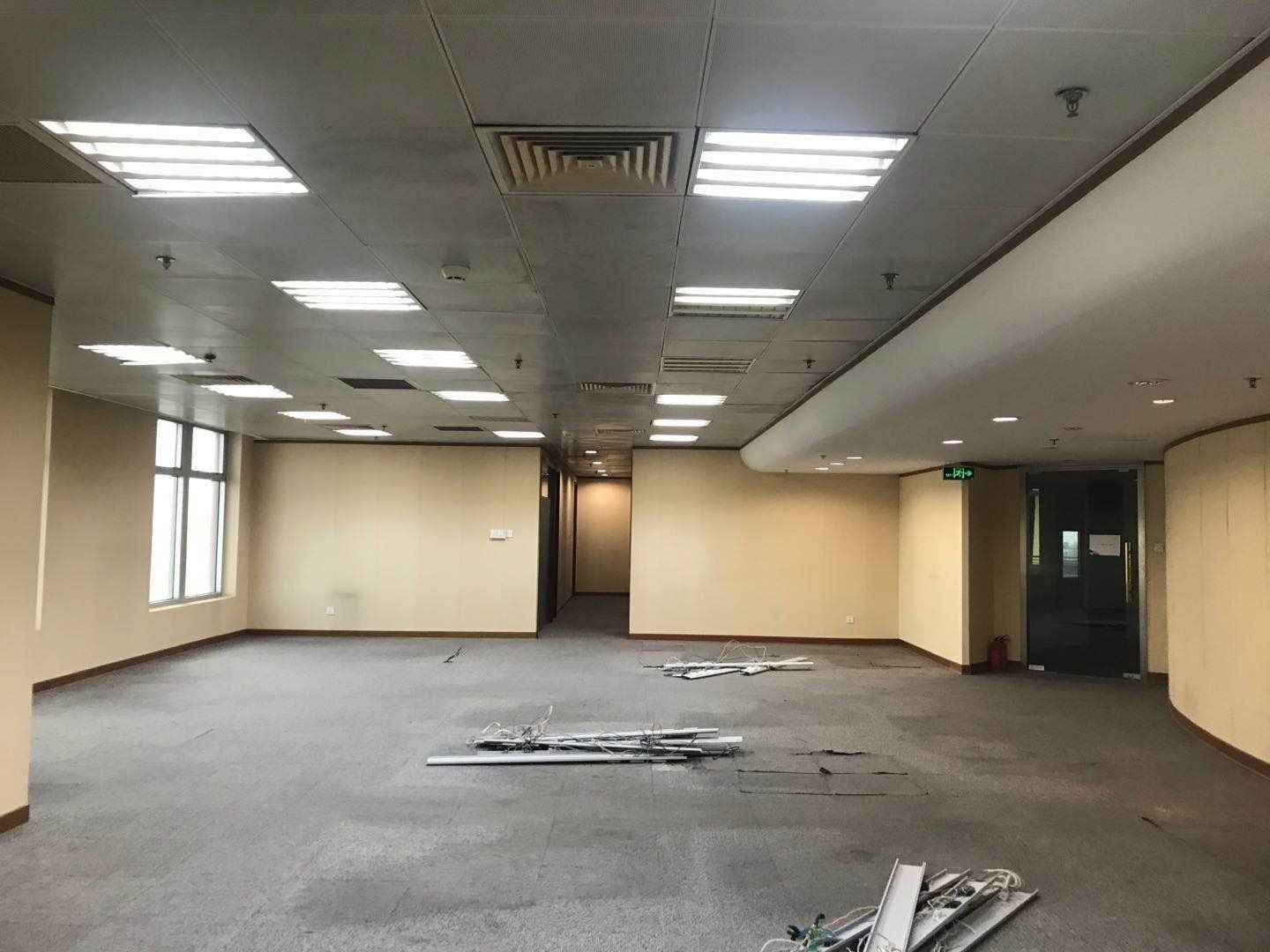 兰生大厦淮海中路，8号线大世界地铁旁，兰生大厦高区，精装修