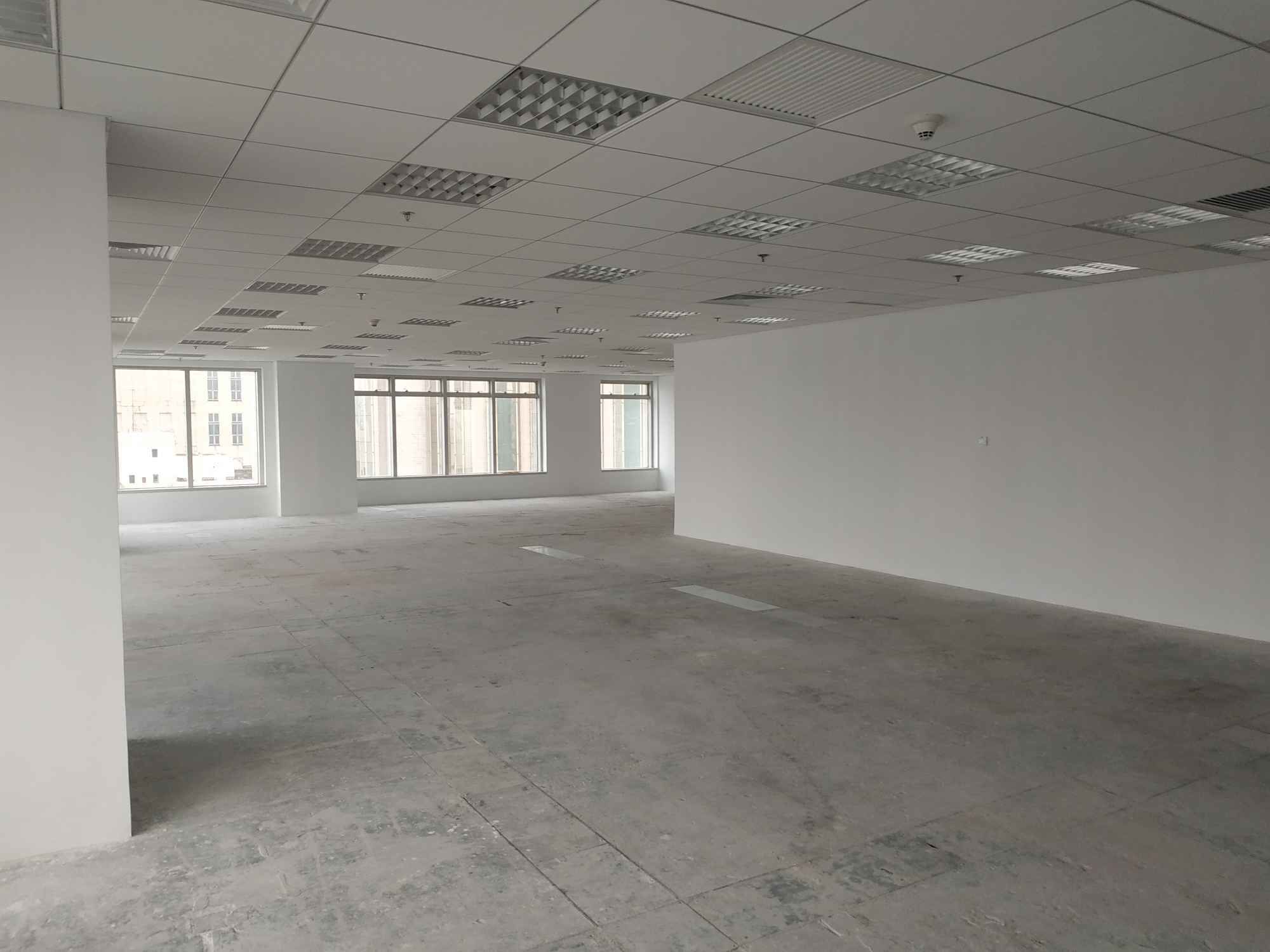 力宝广场力宝广场328平，精装修带家具，淮海路，黄陂南路送免租