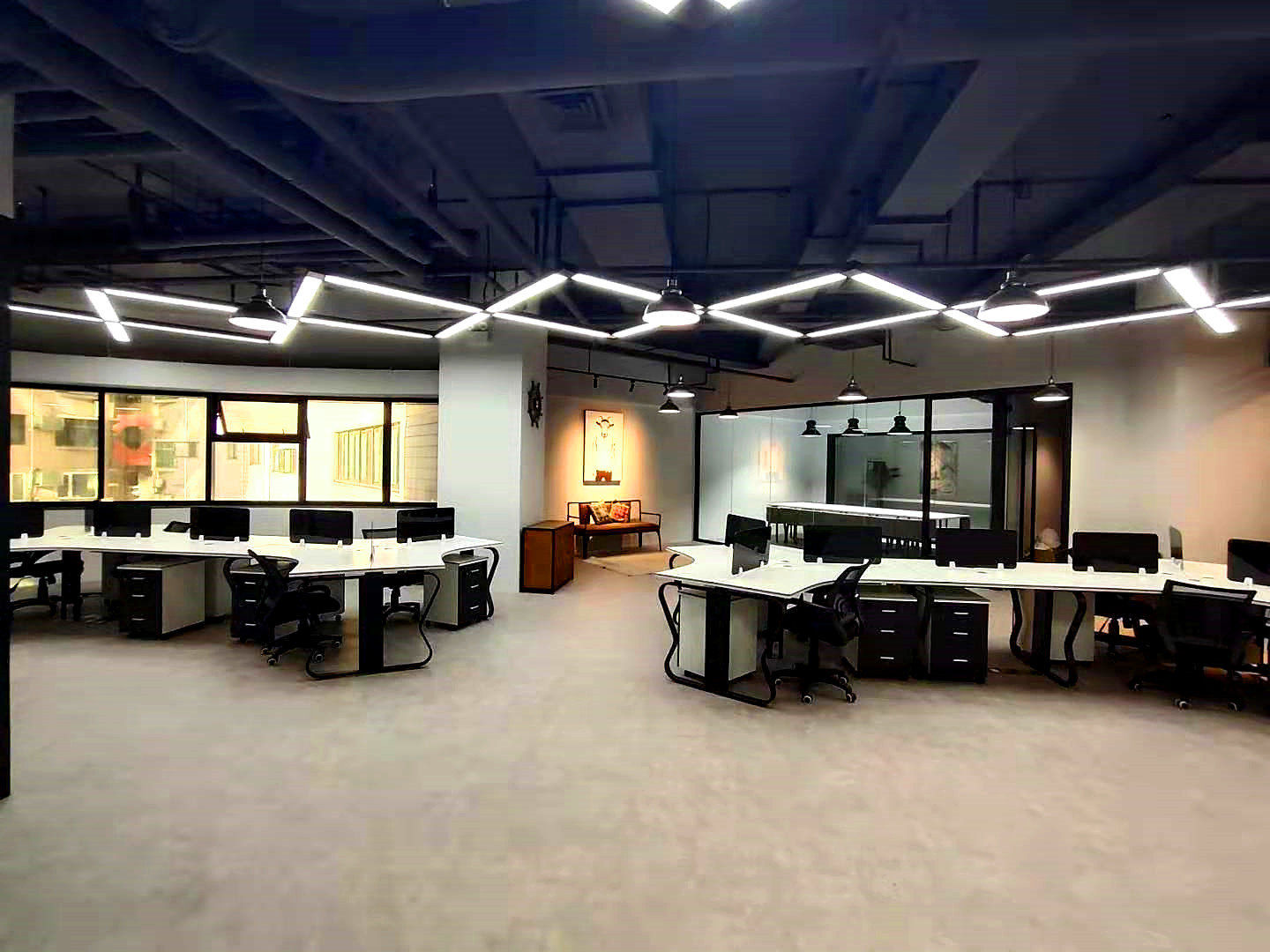 海丽大厦房东起家时的办公室，招财旺地，看房我有钥匙