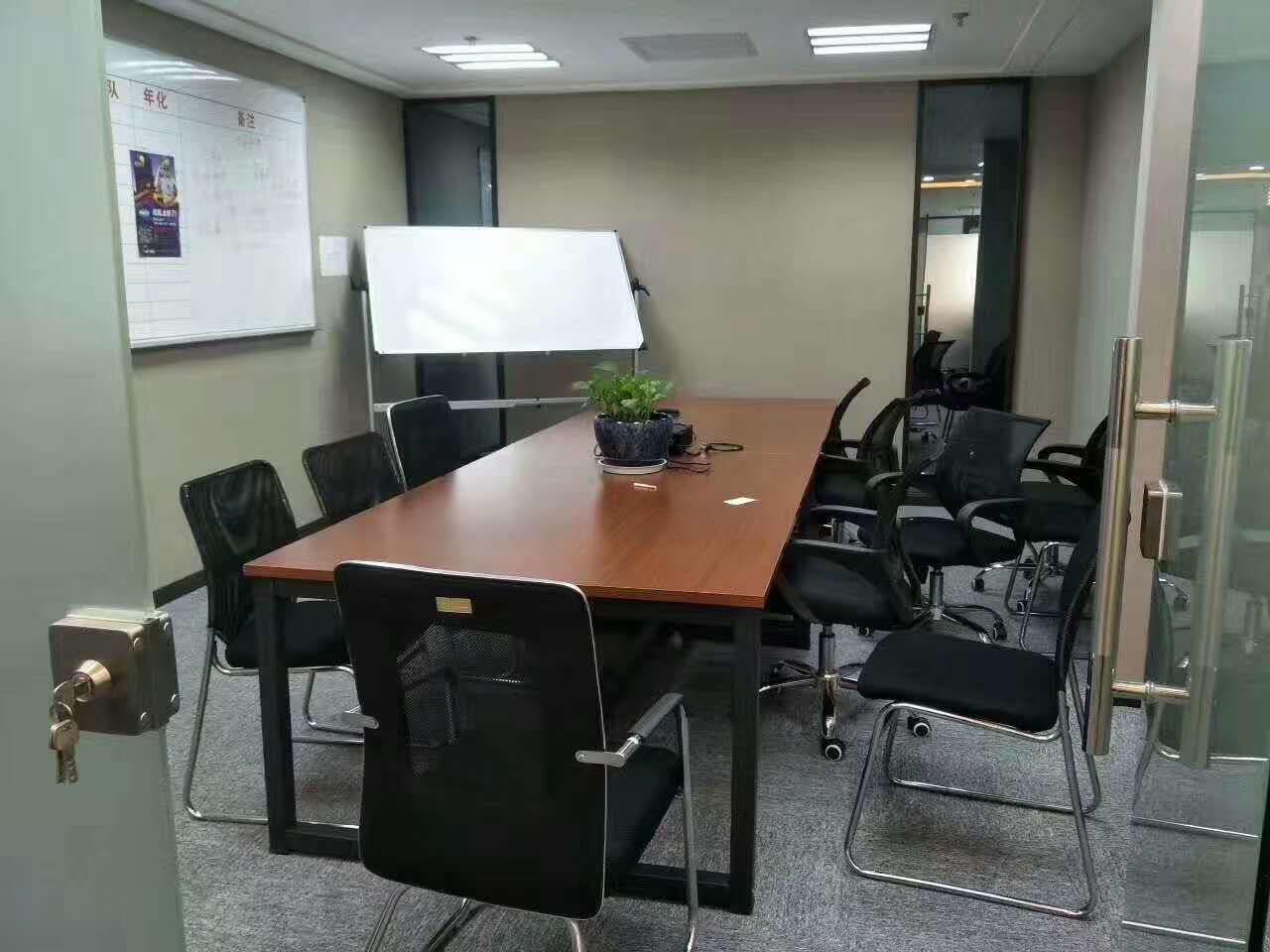 新华联大厦淮海路，新华联大厦整层820㎡带装修，分体空调
