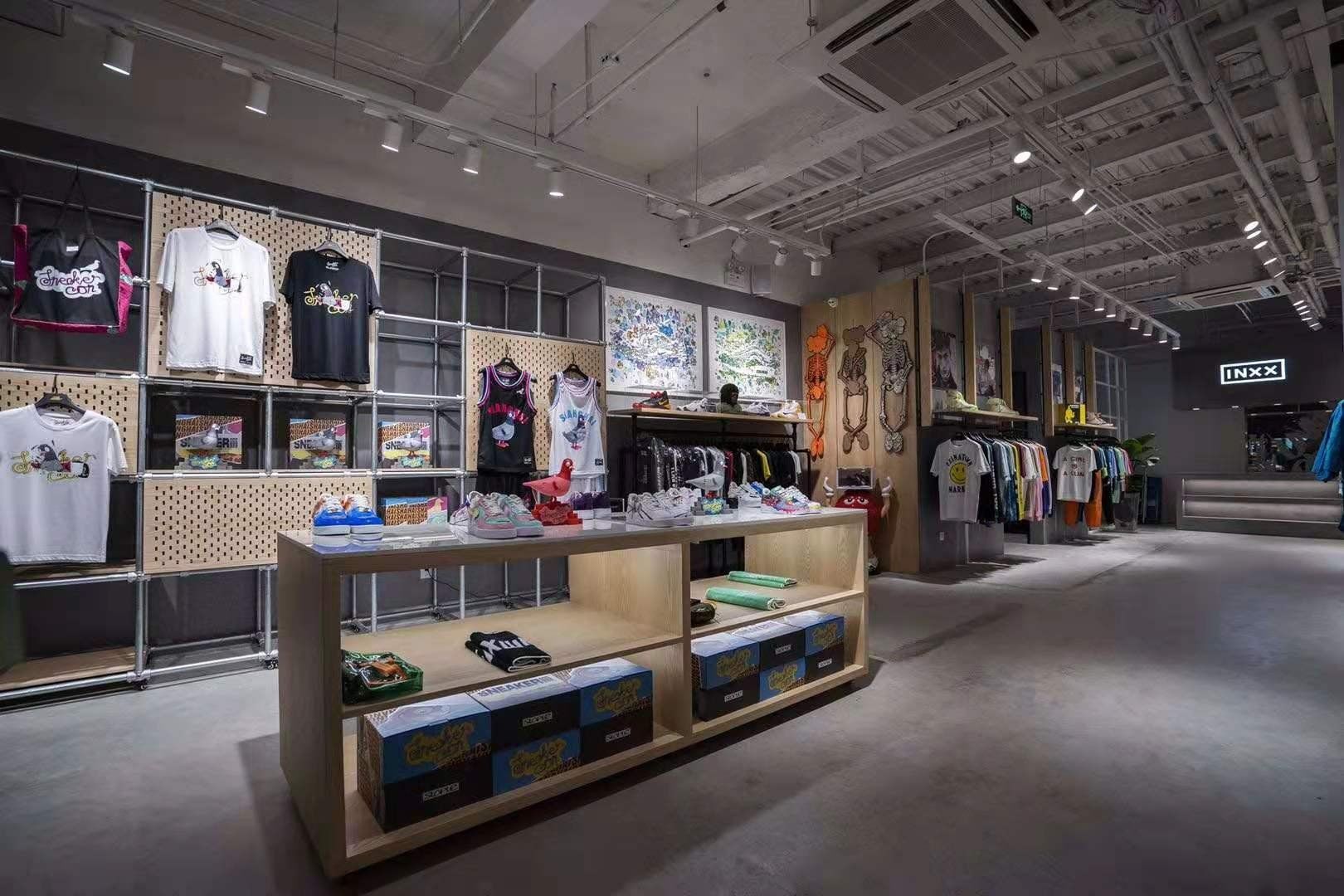 德必外滩WE交通便利，地铁站附近