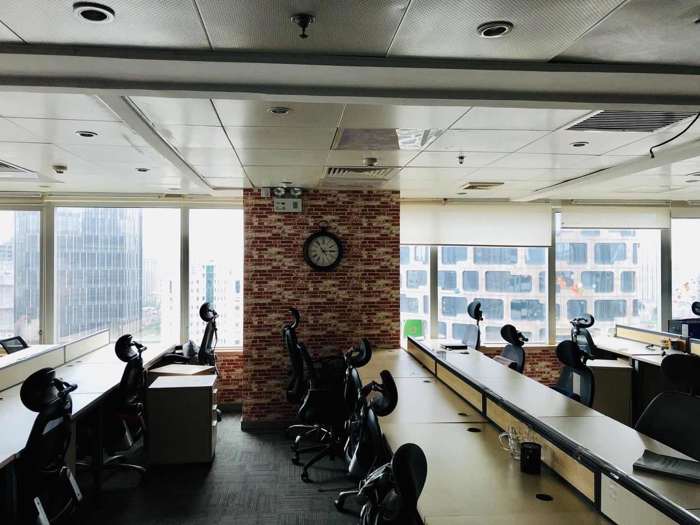 香港广场香港广场，淮海中路，精装修带家具。