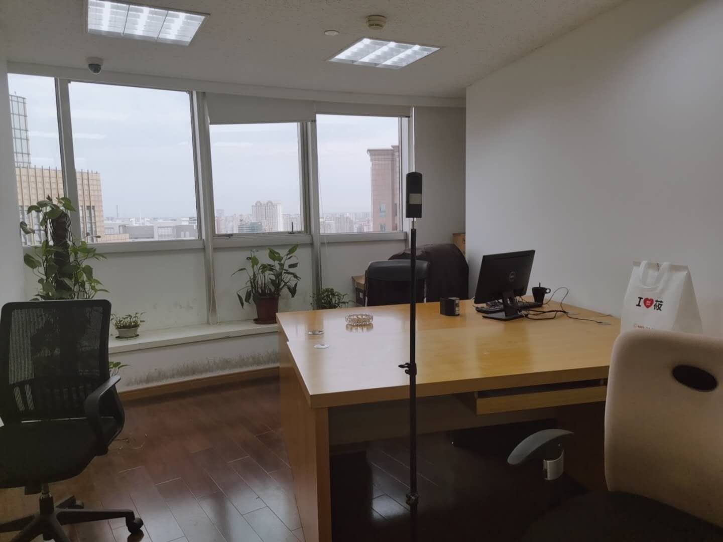 金钟广场淮海路，金钟广场229㎡精装修，多轨道交通