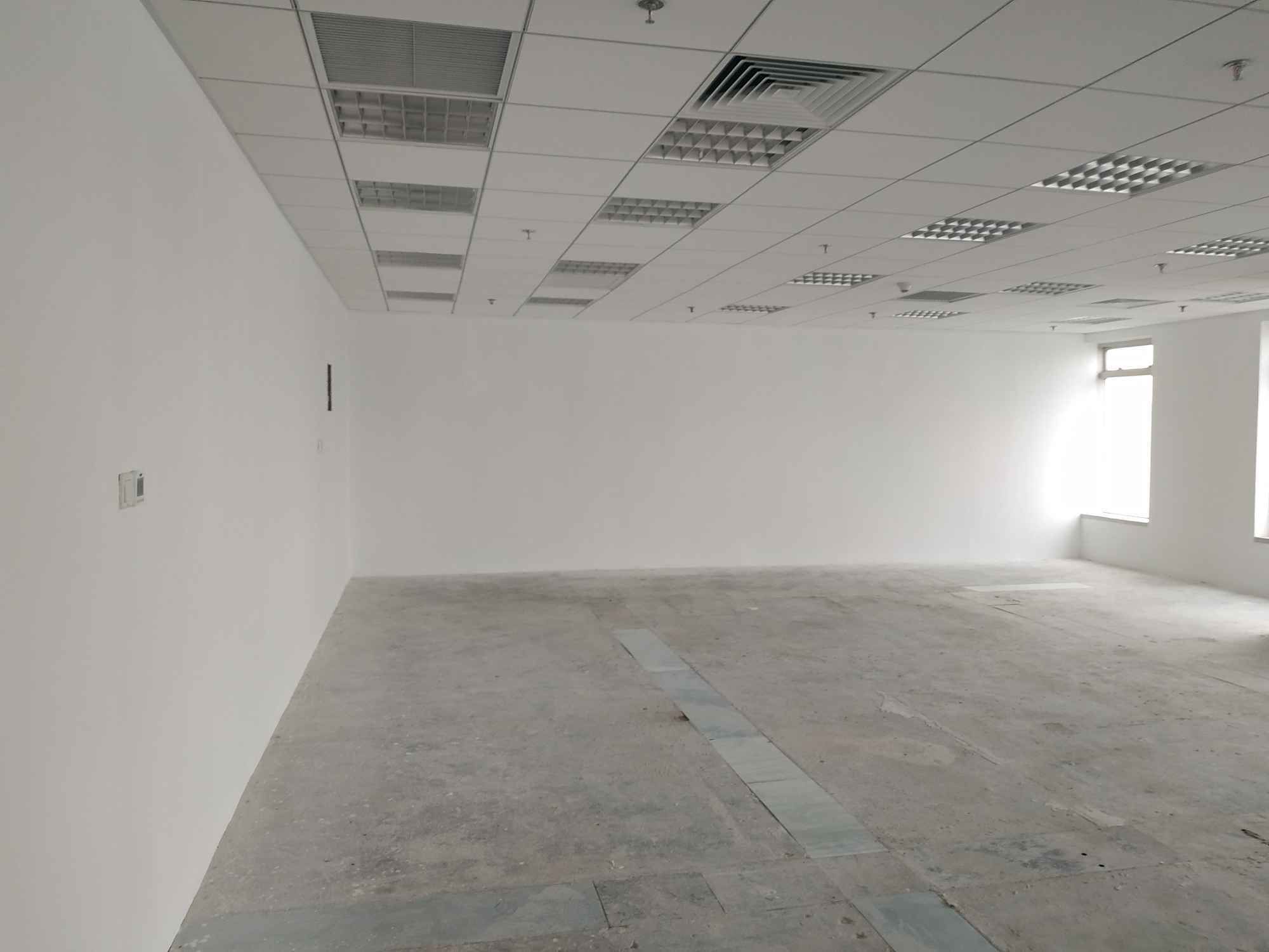 力宝广场力宝广场328平，精装修带家具，淮海路，黄陂南路送免租