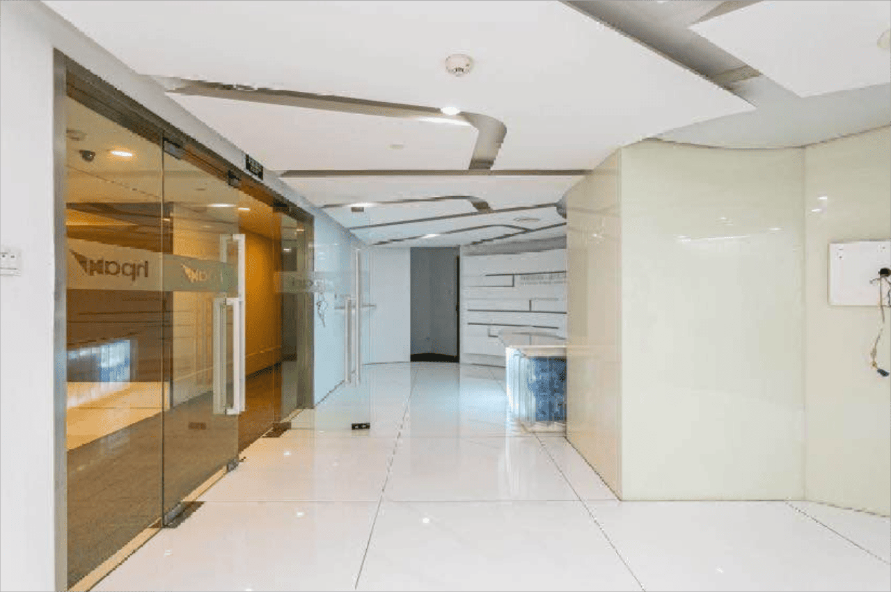 香港广场淮海中心香港广场，小面积出租，精装修带家具