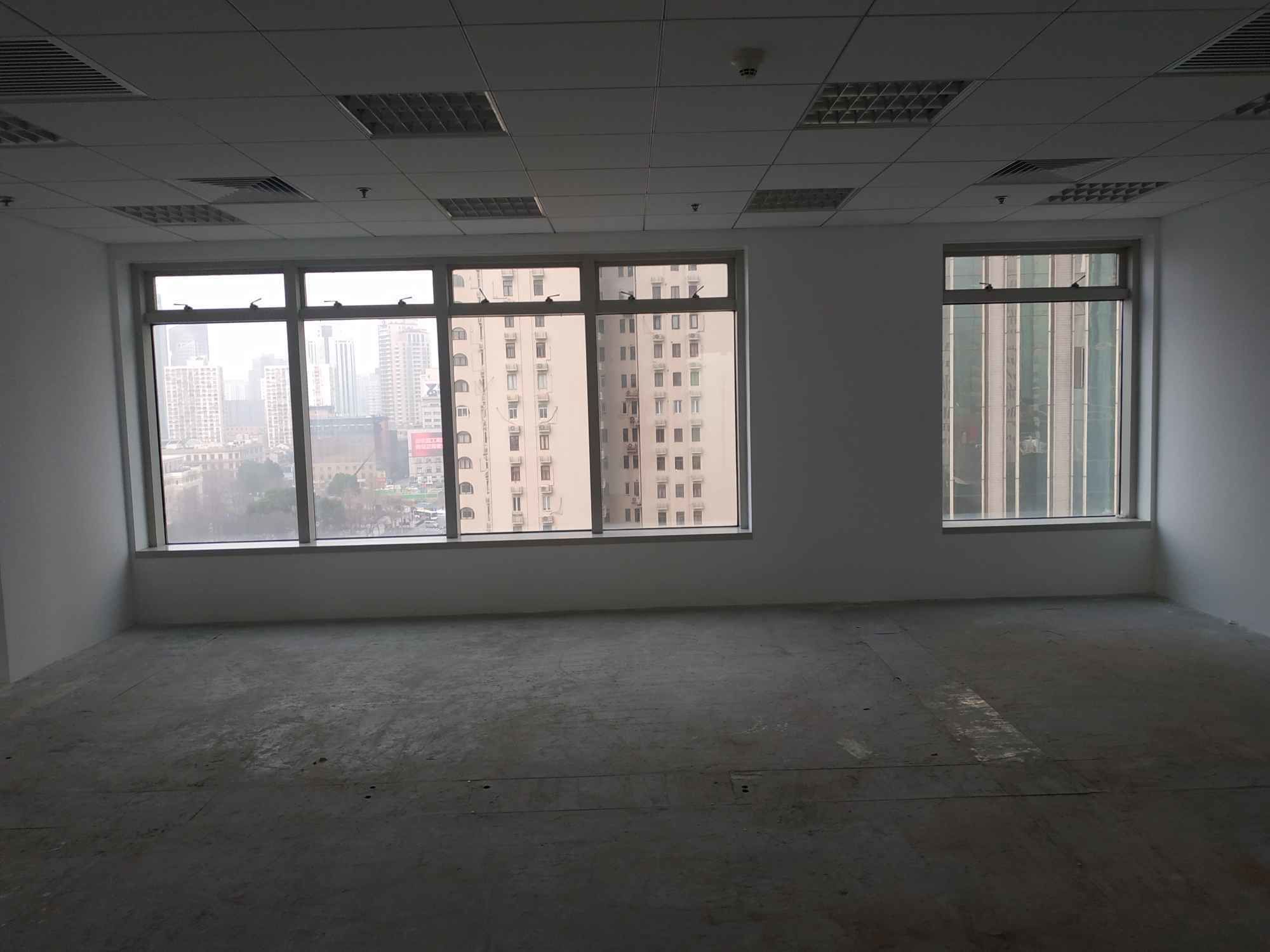 力宝广场淮海路，力宝广场97平简装近地铁，送免租期