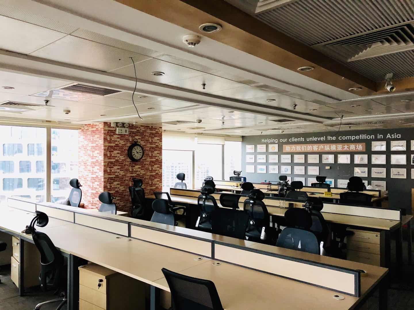 香港广场香港广场，淮海中路，精装修带家具。