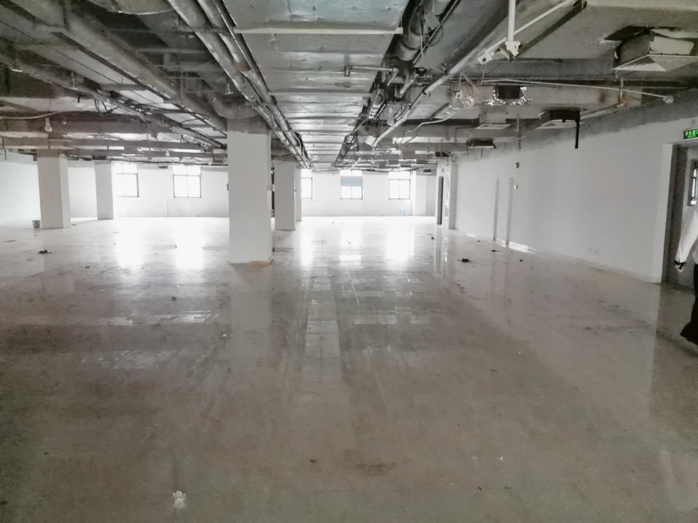 新华联大厦淮海路 新华联大厦整层860㎡带装修