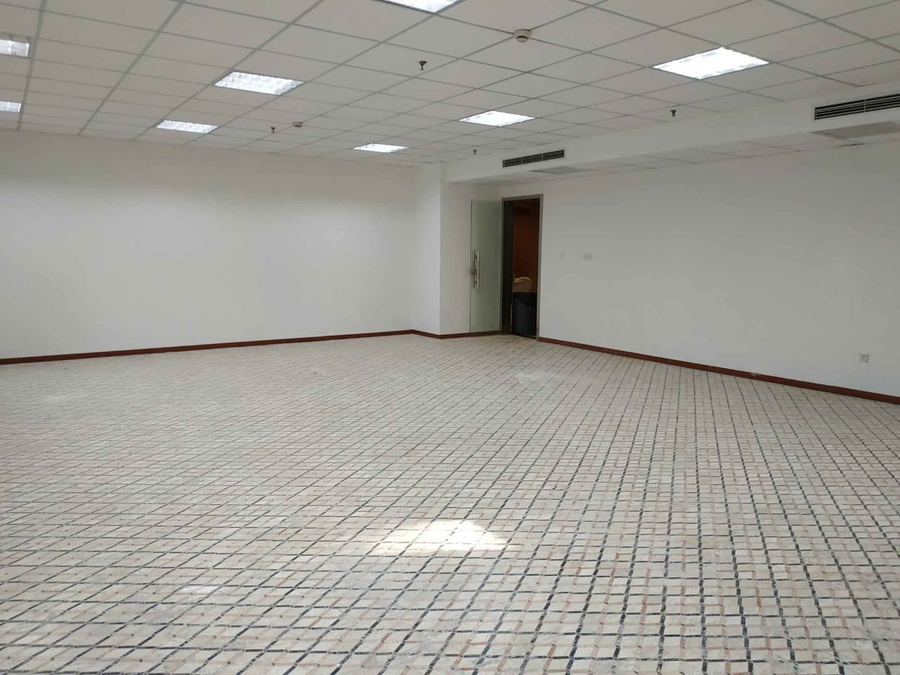 南京东路商圈 近地铁 户型方正 可定制装修 随时看房