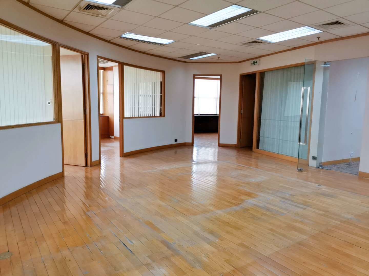 二百永新大厦淮海路商圈二百永新大厦370平精装修拎包办公
