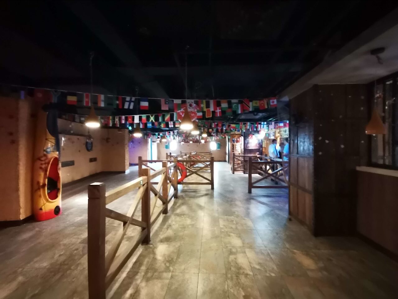 南京东路 中丝亚大厦半层660㎡可办公可商业