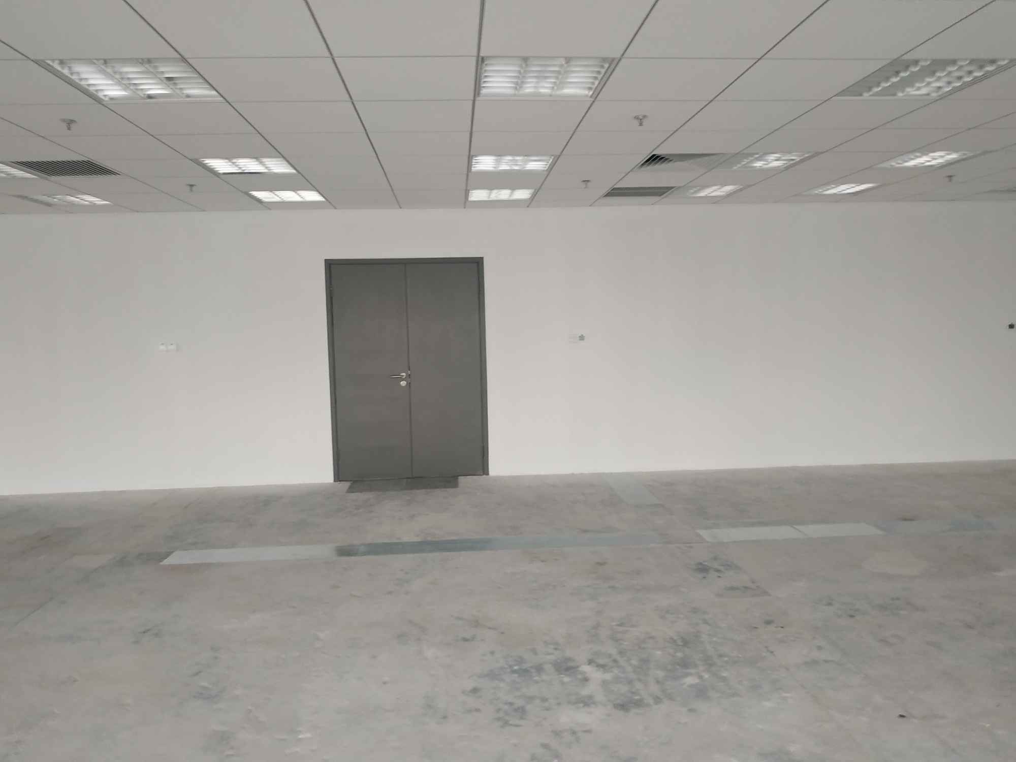 力宝广场力宝广场328平，精装修带家具，淮海路，黄陂南路送免租