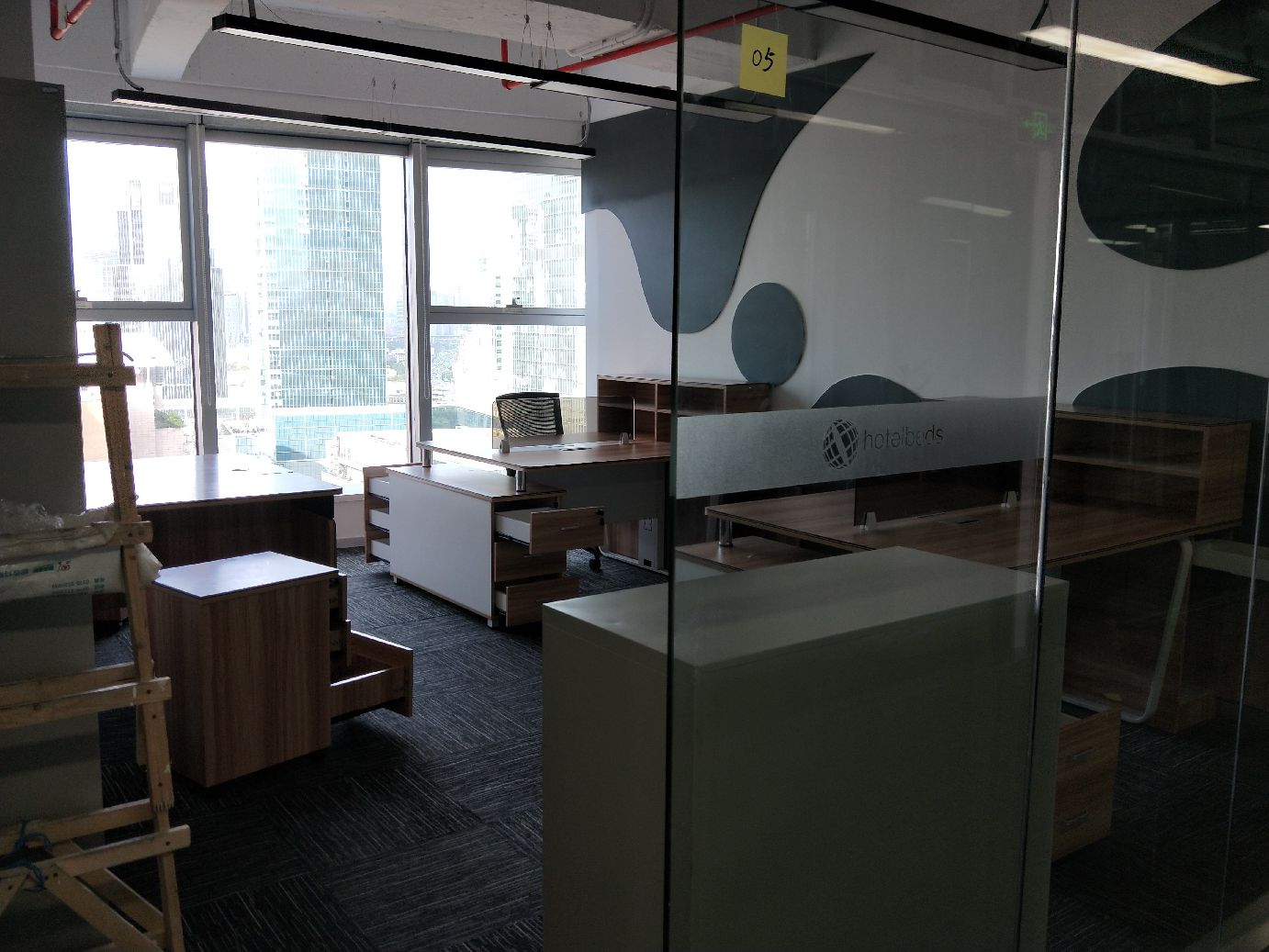 申华金融大厦带装修　房型正　诚意出租　价格可谈