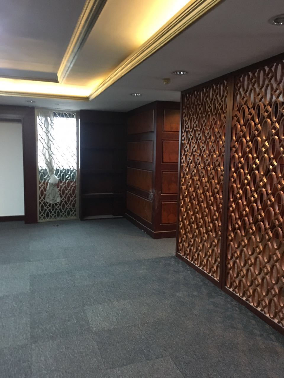 中外运大厦南京东路核心板块，中外运大厦。物流公司可以看来